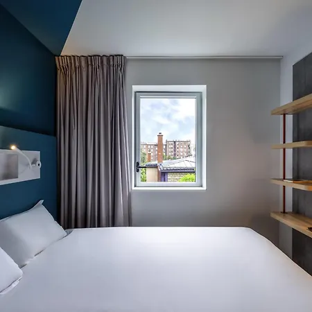 Hotel Ibis Budget Paris Mairie 2*